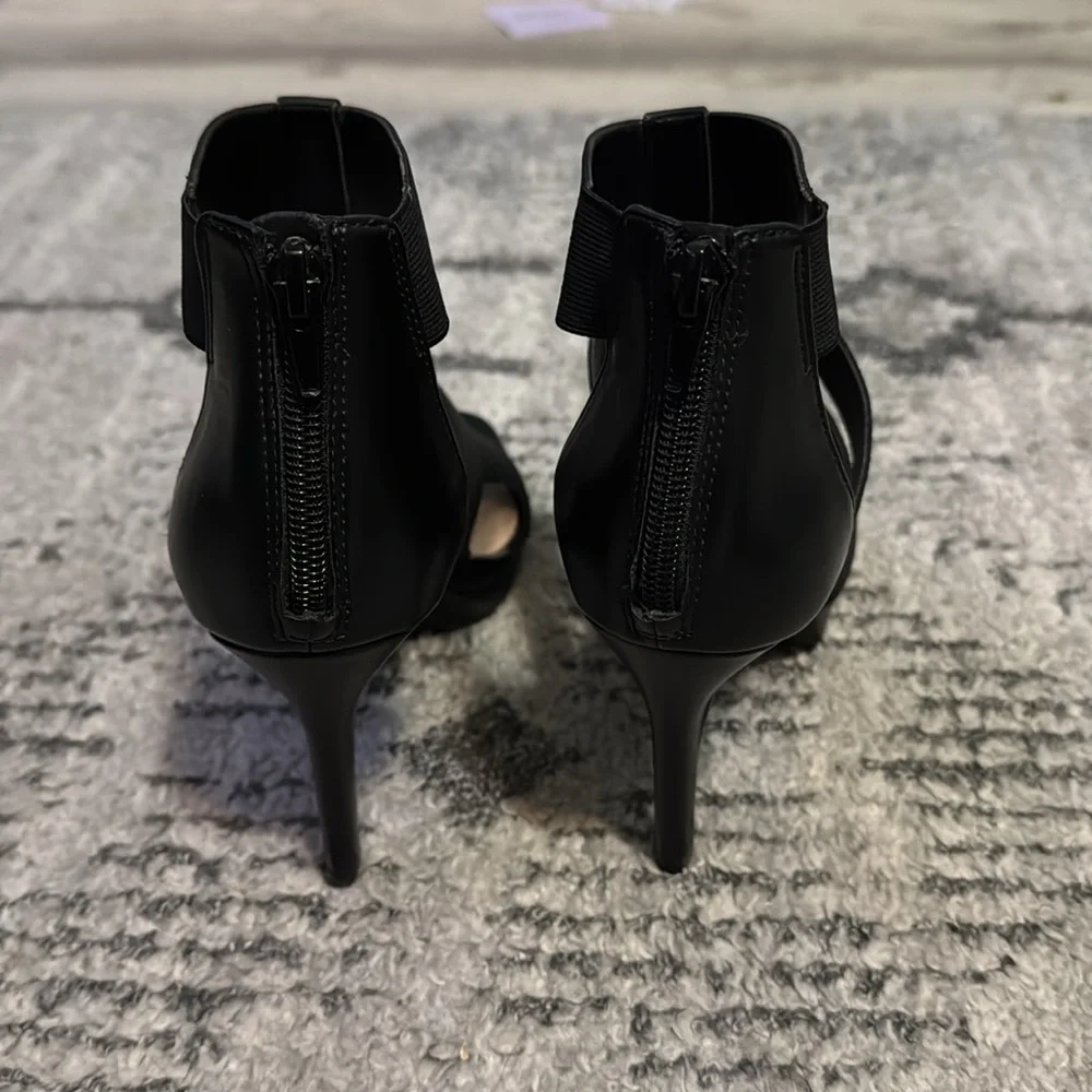Kelly & Katie black strappy sandal size 6 - Picture 3 of 4